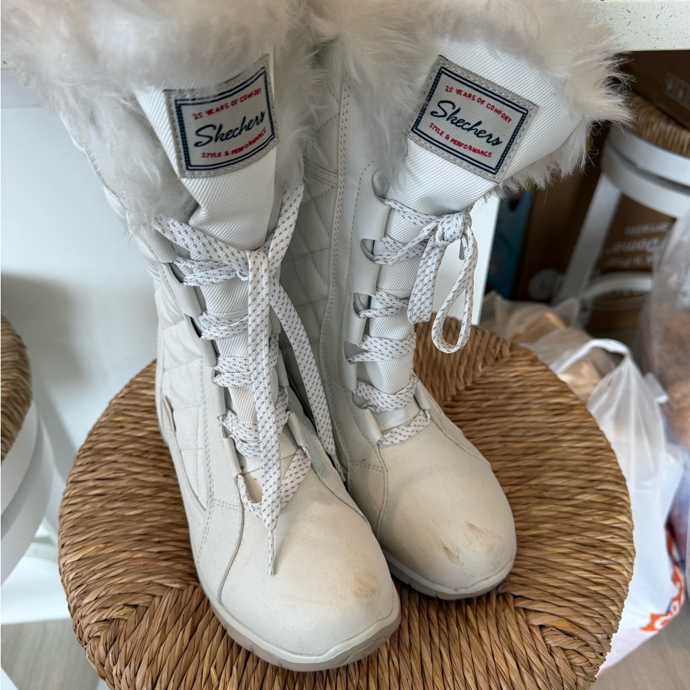 Skechers Women's Cream Faux Fur Quilted Lace-Up Winter Boots